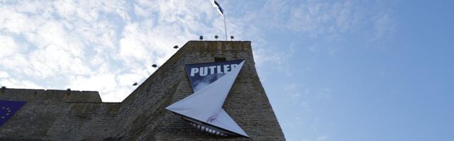 VIDEO ja FOTOD | Plakat „Putler“ muutus Narva linnusel justkui Z-täheks