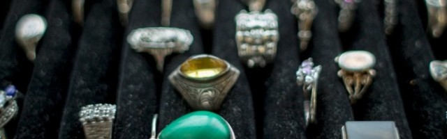 Väike-Maarjas valetasid petturid, et võtavad kuldsõrmuste vastu needuse maha