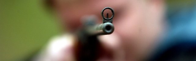 Akadeemia teel lasi 51-aastane mees aknast õhkrelvaga mööduva naise pihta