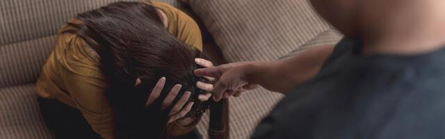 Psühhoterapeut Mirjam Püvi avaldab, mis aitab suhte alguses aimu saada, kas partner on võimalik vägivallatseja