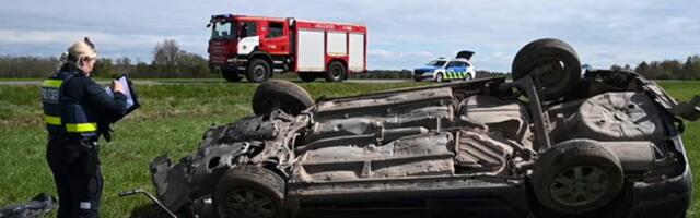 VIDEO JA FOTOD | Viljandimaal põrutas auto teelt välja ja paiskus katusele. Juht oli joobes