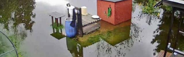 FOTOD ja VIDEOD | Narva-Jõesuus uputab! Vett on ligi 40 cm, majad ja tänavad on vee all