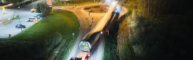 FOTOD | Vaata, kuidas transporditi öösel Eesti teedel hiiglaslikke tuulikuid