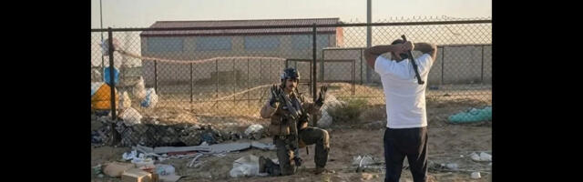 VIDEO: Kuveidis alla kukkunud USA lennuki piloot oli sunnitud põlvitama