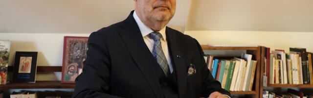 Karis vaatab presidenditralli külma kõhuga