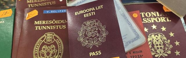 Kas sinu surnud vanaema pass on samuti Balti jaama turul müügiks? Umbkeelsed kauplejad hangeldavad passide, tunnistuste ja muude sertifikaatidega