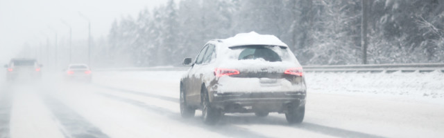 Mida teha, kui vastutuleva sõiduki katuselt lendab jäätükk ja tekitab kahjusid?