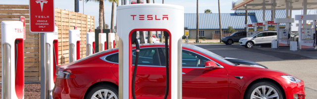 Suur riskifond müüb sadade miljonite eest Teslat ja suunab raha uude alahinnatud aktsiasse