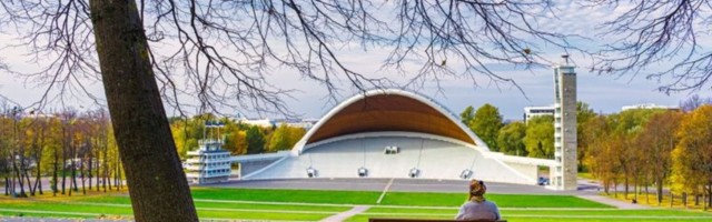 Tallinna lauluväljakul plaanitakse avada 25 mälestuspinki