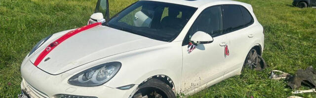 Lätis peeti kinni Eesti kodanik, kes üritas pulma-Porschega migrante sisse vedada