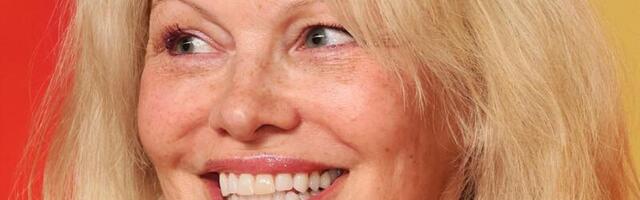 FOTOD | Tõeline inspiratsioon! Meigivaba Pamela Anderson nägi Oscarite jagamisel välja säravam kui iial varem