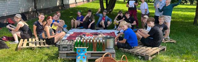 Õpi­las­ma­le­va noo­red pu­has­ta­sid Aru­kü­las ja Raa­si­kul ava­lik­ke plat­se