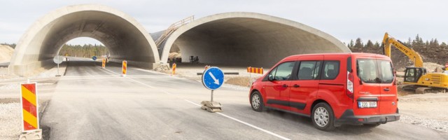 GALERII: Tallinna-Tartu maanteel lasti autod uuele teelõigule