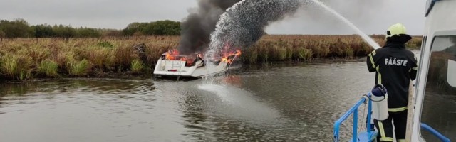 Reporter: Inimestel tuli matkapliidist süttinud kaatrist vette hüpata