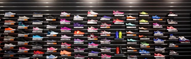 Suurema müügiga paistavad silma tööstuskaupade kauplused