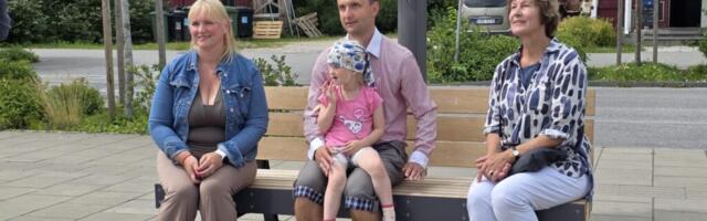 AVATI MÄLESTUSPINK | Douglas Wells sai keskväljakule mälestuspingi