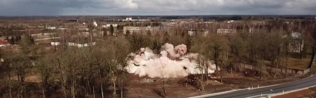 VIDEO ja FOTOD | Tapa mõisahoone kadus õhkimise järel paksu tolmupilve