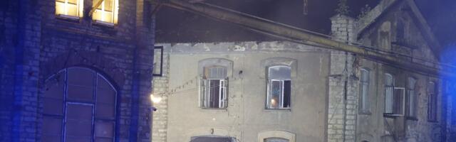 FOTOD ja VIDEO | Põhja-Tallinnas Krulli kvartalis põleb tööstushoone