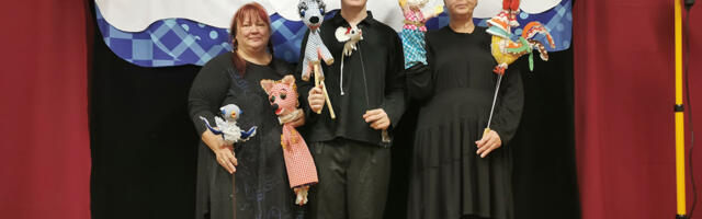 Keh­ra Nu­ku uues jõu­lu­la­vas­tu­ses män­gi­tak­se aas­ta­küm­ne­te va­nus­te res­tau­ree­ri­tud nuk­ku­de­ga