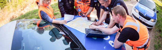 Piirivalve paadipatrull aitas sireenidega metsas välja kaks eksinut