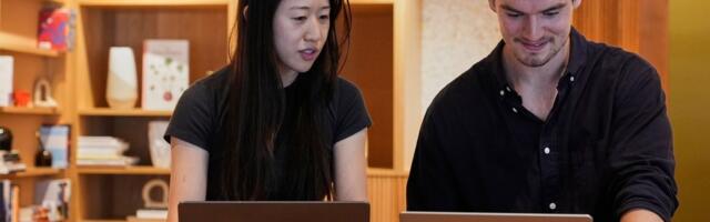 Collinsi sõnaraamat valis „vaibkodeerimise“ 2025. aasta sõnaks 