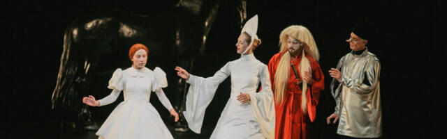 Arvustus. "Hamlet": kõikide kuningat oodates