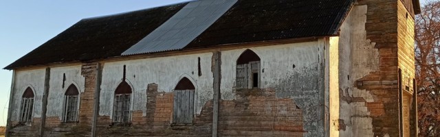 Tudulinna vana kiriku katus enam vett läbi ei lase