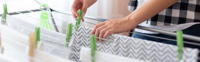 Naine jagab lihtsat nippi, kuidas kuivatada riided ilma kuivatita vaid kahe tunniga