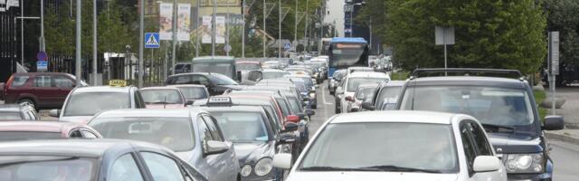 „Olukord on nukker.“ Tallinn ägab ummikute all. Ühissõidukid liiguvad kohati vabagraafiku järgi