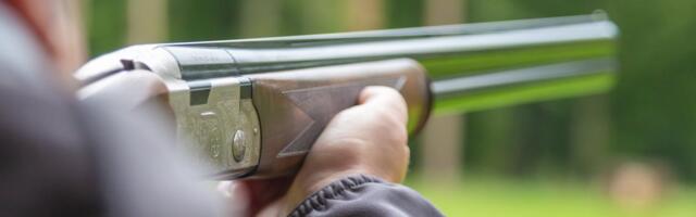 FOTO | „Tõstis relva ja tulistas otse auto pihta!“ Hiiumaal kõmmutas mees haavlipüssist pereautot