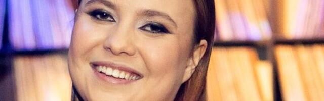 Ajalehe esiküljel avaldatud foto Alikast tekitab küsimusi. Toimetuse sõnul polnud neil lauljatarist teisi pilte