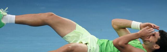 Eepiline tenniselahing Melbourne’is: kolmandas setis vaevu liikuda saanud Carlos Alcaraz võitis Austraalia lahtiste ajaloo pikima poolfinaali