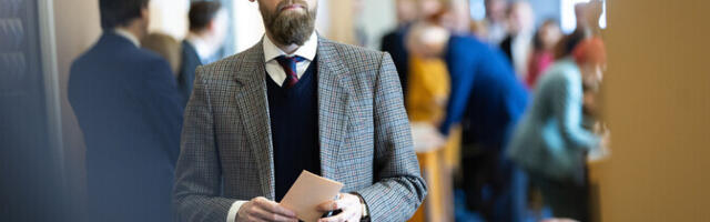 Vooglaid tahab õigust riigikogu hoonesse relv kaasa võtta