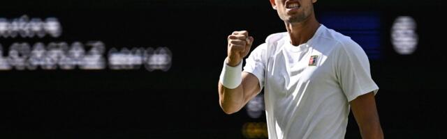OTSEBLOGI | Wimbledoni finaal_ Alcaraz võitis avaseti, väljakule lennanud šampusekork tekitas elevust