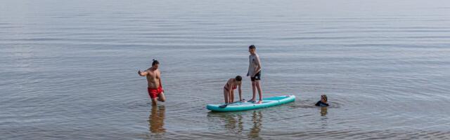 LUGEJA KÜSIB | Kas veeäärse maa omanik saab keelata veekogus suplemise?