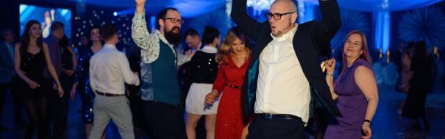 SUURED GALERIID | Tallinna ettevõtete jõulupidu tõi kokku staarid ja täismaja