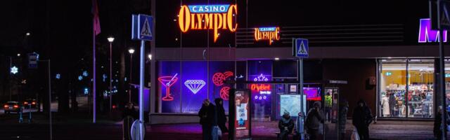 Varjatud elu maapealsetes mängupõrgutes. Iga viie sekundi tagant taob 50ndates proua nuppu, silmad ekraanile naelutatud