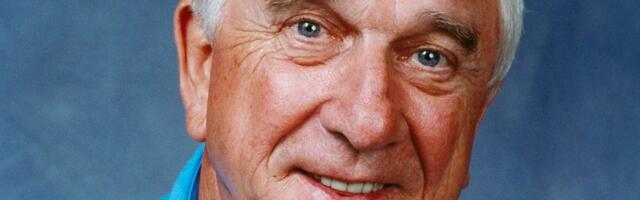 Jaburate komöödiate kuninga Leslie Nielseni kehv kuulmine ei seganud tema eraelu_ näitleja jõudis abielluda neli korda