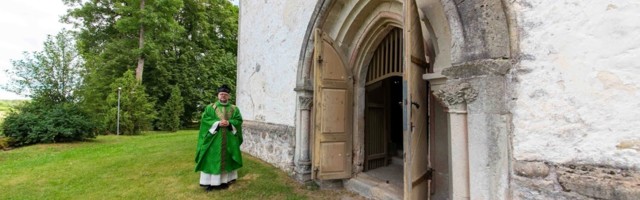 Koroonapassi asemel saab kirikusse maskiga ja hajutatult