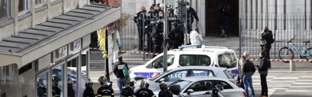 Islamiterror Prantsusmaal jätkub: Nice’is lõikas noaga relvastatud mees inimesel kõri läbi