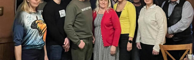 PILTUUDIS: Võrumaa automaksu fännid oma iidolit kuulamas