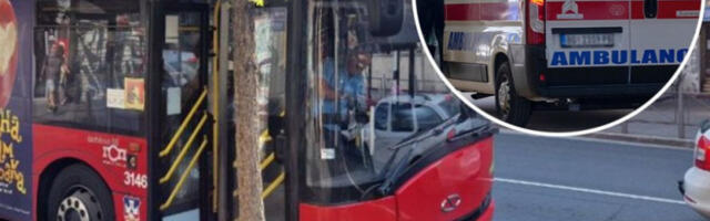 IZGUBIO SVEST ZA VOLANOM, POKOSIO VOZILA, PA SE ZAKUCAO U OGRADU! Teška nesreća na Brankovom mostu: Vozač autobusa hitno prebačen na VMA!