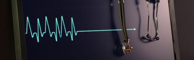 Kohtupsühhiaater: inimese kõhuli surumine võib põhjustada arütmia ja äkksurma