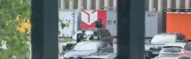 VIDEO | Politsei pidas Tartus kinni relvataolise esemega ähvardanud mehe