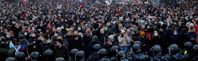 VIDEOD ja BLOGI | Moskvas toimusid kaootilised kähmlused märulipolitsei ja protestijate vahel, kümned inimesed said vigastada, üle 2000 peeti kinni