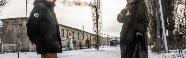 EPL UKRAINAS | 800 meetrit vaenlase snaipritest. Rindelinnakeste elanikud ei pane väiksemaid tulelööke tähelegi