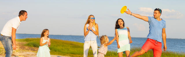 Liikumisaasta kutsub juulis aktiivselt puhkama: tee tutvust rannakäsipalliga või õpi taldrikut lennutama