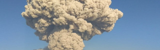 VIDEO | Maailma suuruselt kuuendal saarel hakkas purskama vulkaan