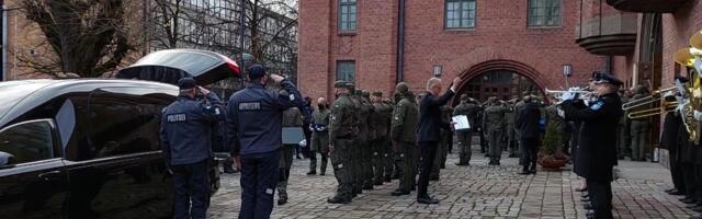 Reporter: Täna saadeti viimsele teele laskeharjutusel hukkunud politseinik Joonas Männik