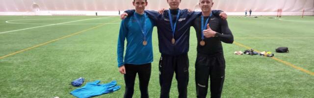 Jalgpallihallis joosti talvistele maakonna meistri medalitele